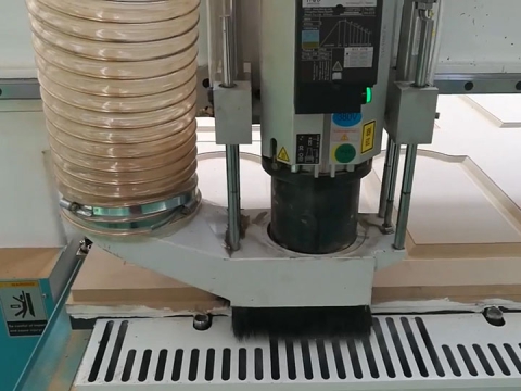 用于櫥柜門制造的自動換刀數控雕刻刻機,帶換刀裝置 用于櫥柜門制造的自動換刀數控雕刻刻機,帶換刀裝置